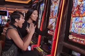 Studio Playtech langsung di dutaslot dengan dealer HD dan meja blackjack profesional